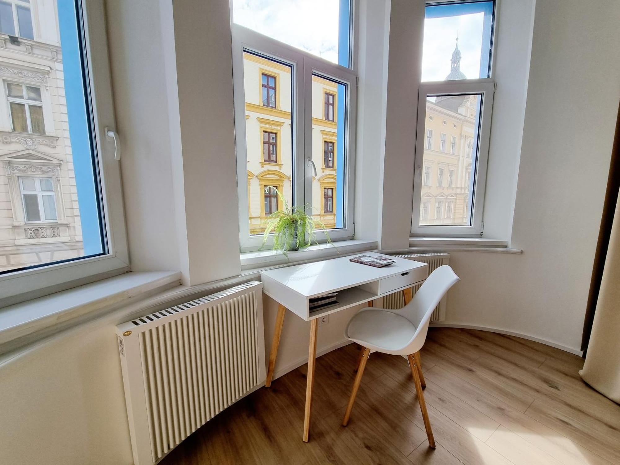 7th Heaven Close To Metro And Center * Prag